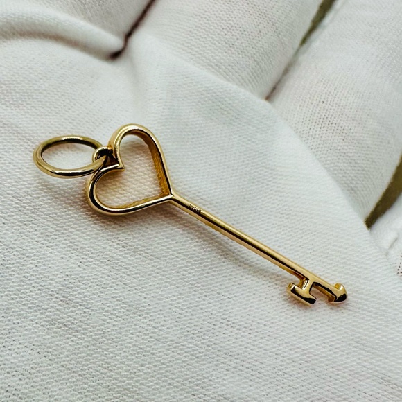 NEW! 14k Rose Gold Diamond Key Pendant - Picture 11 of 13